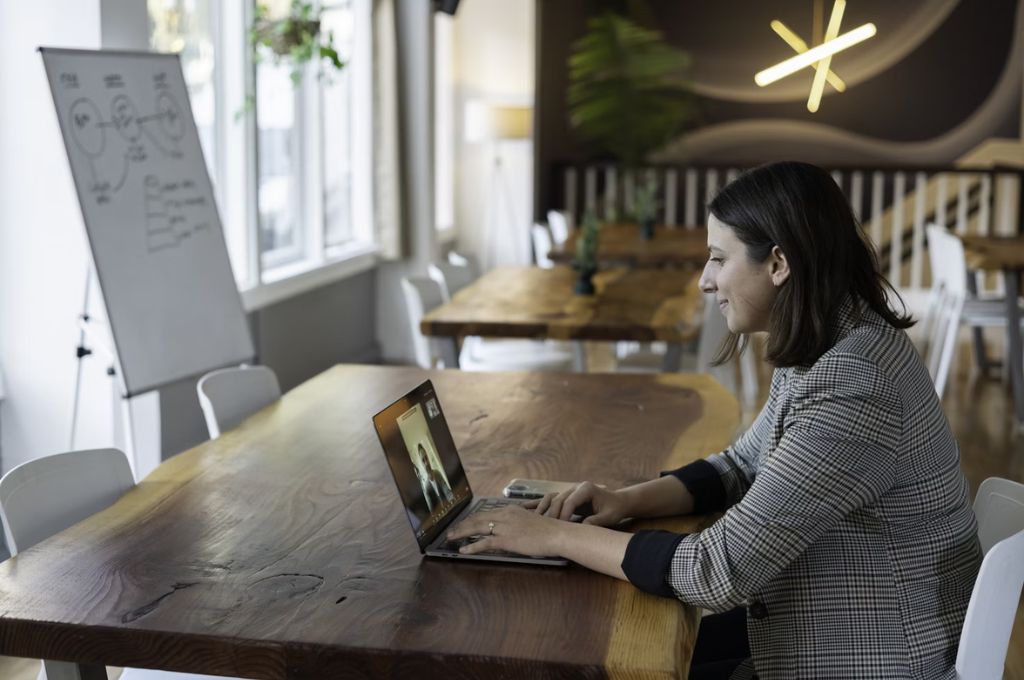 Woman offering consulting services, which is a type of online business idea.